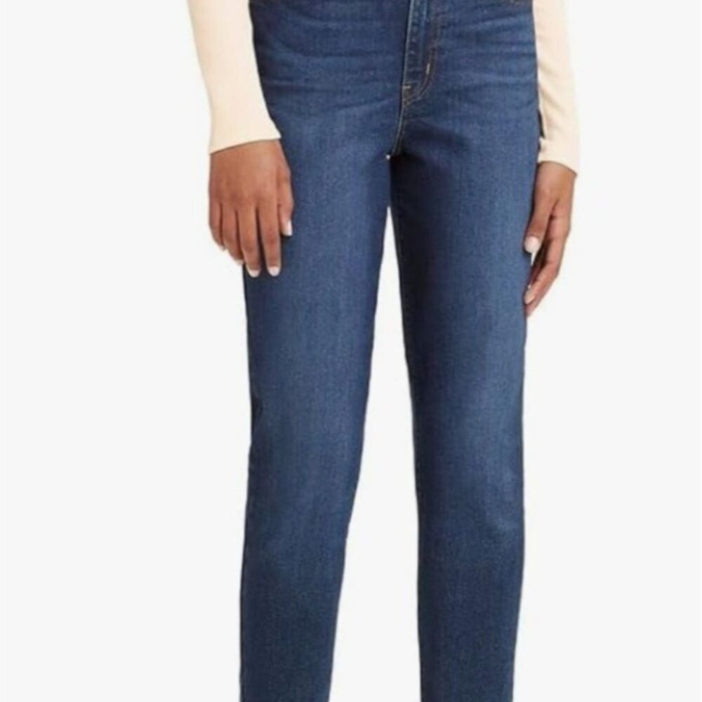 LEVI'S High Waisted Mom Jean